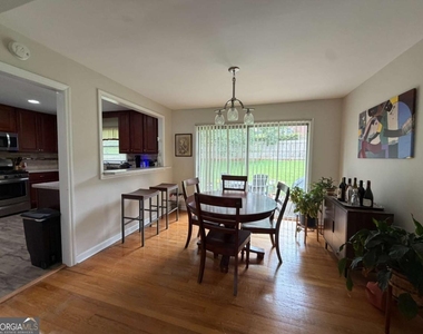 2465 Miriam Lane - Photo Thumbnail 7