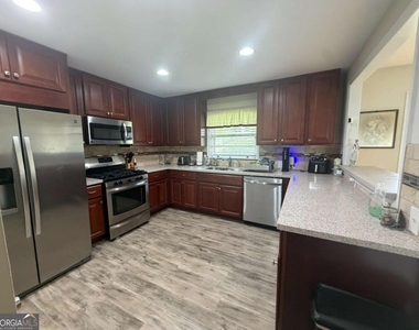 2465 Miriam Lane - Photo Thumbnail 2