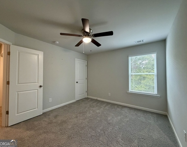 121 Quail Forest Circle - Photo Thumbnail 7