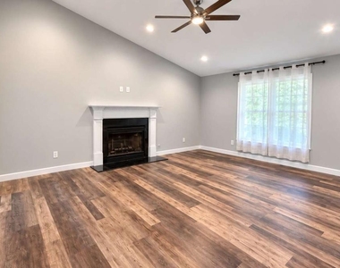 1235 Grayland Hills Drive - Photo Thumbnail 2