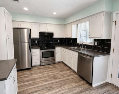 1235 Grayland Hills Drive - Photo Thumbnail 5