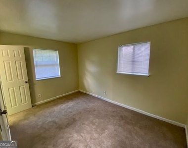 6425 Westbury Road - Photo Thumbnail 6