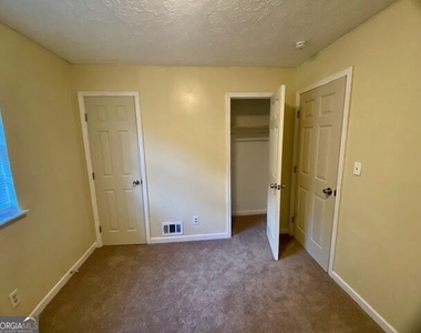 6425 Westbury Road - Photo Thumbnail 10
