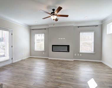 401 Perth Drive - Photo Thumbnail 3