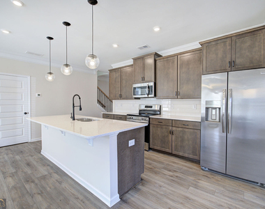 401 Perth Drive - Photo Thumbnail 7