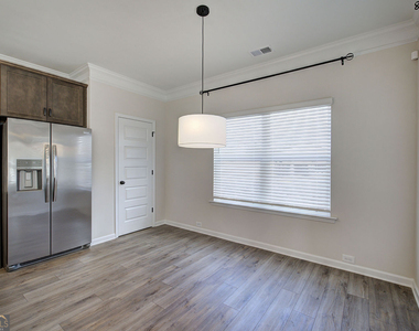 401 Perth Drive - Photo Thumbnail 6