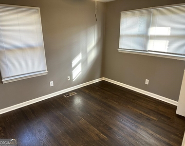 1545 Gaylor Drive - Photo Thumbnail 9