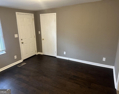 1545 Gaylor Drive - Photo Thumbnail 20