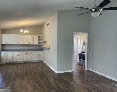 403 Fairfield Court - Photo Thumbnail 4