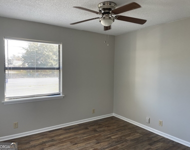403 Fairfield Court - Photo Thumbnail 12