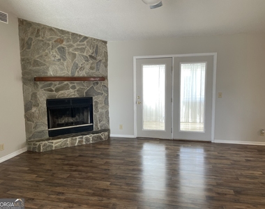 403 Fairfield Court - Photo Thumbnail 7