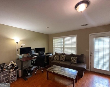 2976 Ashlyn Crest Court - Photo Thumbnail 5