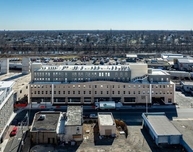 18 W Main St - Photo Thumbnail 11
