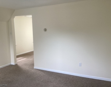 275 Wanaque Ave - Photo Thumbnail 3