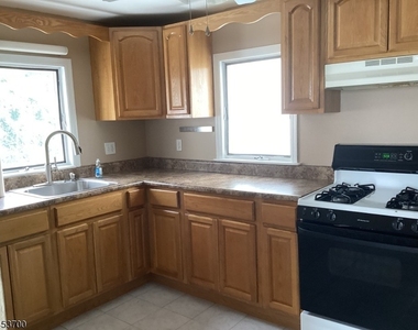 275 Wanaque Ave - Photo Thumbnail 5