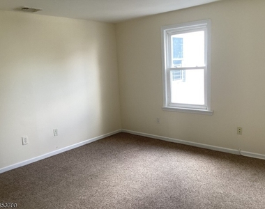 275 Wanaque Ave - Photo Thumbnail 4