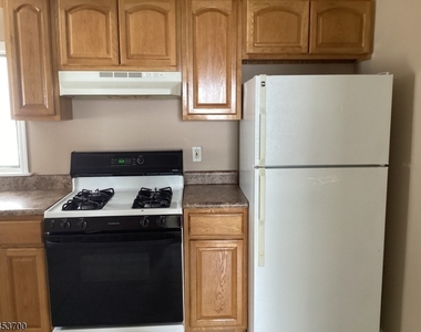 275 Wanaque Ave - Photo Thumbnail 6