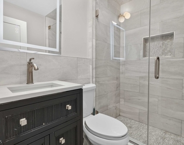 33 Grant St Unit 2 - Photo Thumbnail 9