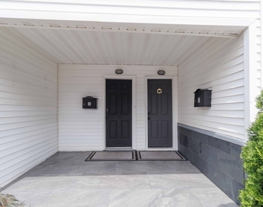 33 Grant St Unit 2 - Photo Thumbnail 3
