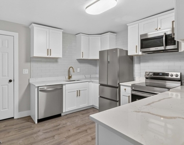 33 Grant St Unit 2 - Photo Thumbnail 5