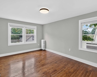 33 Grant St Unit 2 - Photo Thumbnail 12