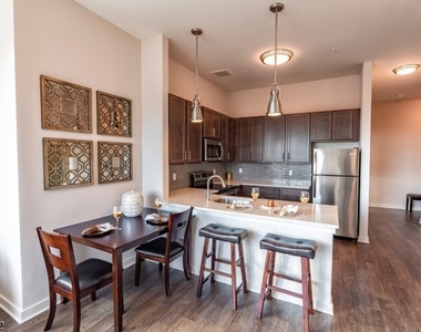 320 Valley St - Photo Thumbnail 3