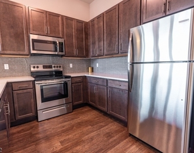 320 Valley St - Photo Thumbnail 4