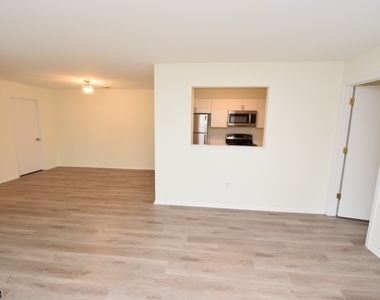1311 King Ct - Photo Thumbnail 5