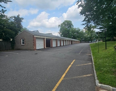 390 Morris Ave - Photo Thumbnail 8