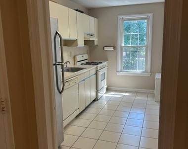 390 Morris Ave - Photo Thumbnail 3