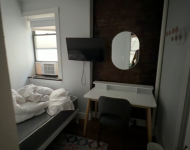 410 East 13th Street - Photo Thumbnail 3