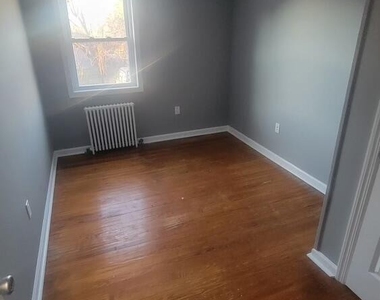 92 Laurel Street - Photo Thumbnail 2