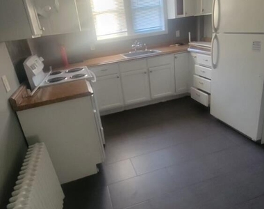 92 Laurel Street - Photo Thumbnail 3