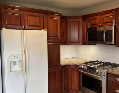 2245 Edgar Road - Photo Thumbnail 7