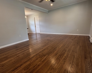 2245 Edgar Road - Photo Thumbnail 8