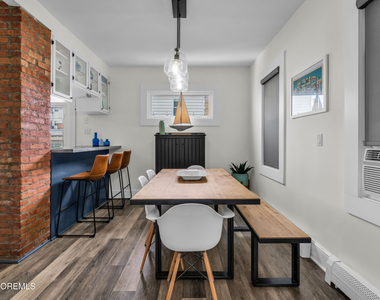1208 Bond Street - Photo Thumbnail 5