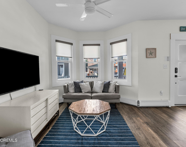 1208 Bond Street - Photo Thumbnail 2