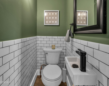 1208 Bond Street - Photo Thumbnail 9