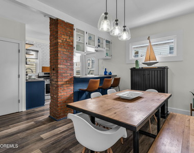 1208 Bond Street - Photo Thumbnail 4