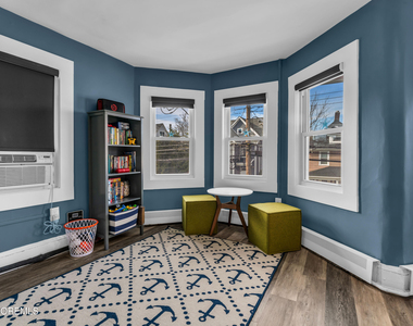1208 Bond Street - Photo Thumbnail 13