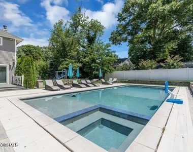250 Alpern Avenue - Photo Thumbnail 3