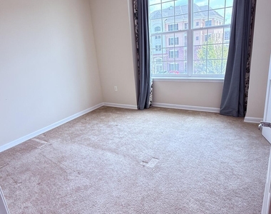 1133 Halifax Place - Photo Thumbnail 13