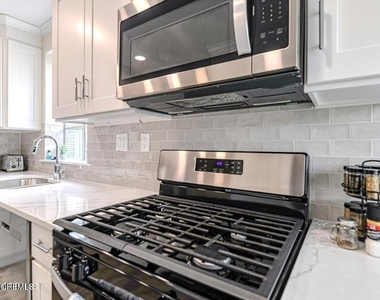 328 Newark Avenue - Photo Thumbnail 9