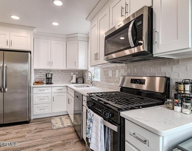 328 Newark Avenue - Photo Thumbnail 10