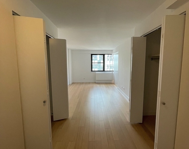 East 39th Street - Photo Thumbnail 6