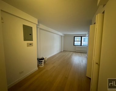 East 39th Street - Photo Thumbnail 4