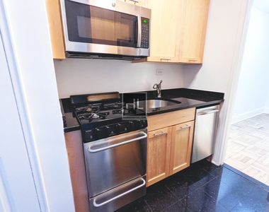 East 79th Street - Photo Thumbnail 3