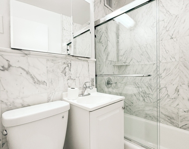 East 76 Street - Photo Thumbnail 4