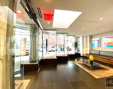 Fourth Avenue - Photo Thumbnail 13