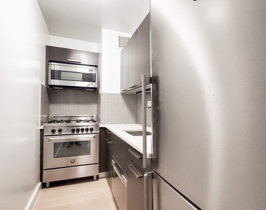 East 39th Street - Photo Thumbnail 6